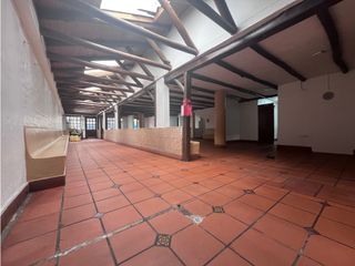 Foto 1 de Monteserrín, Local Comercial en Renta, 290m2, 3 Ambientes