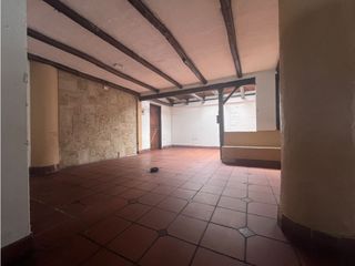 Foto 2 de Monteserrín, Local Comercial en Renta, 290m2, 3 Ambientes