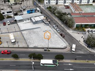 Foto 1 de Patio comercial renta norte de Quito sector Calderon Av principal