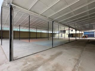 Foto 2 de SE ALQUILA Gran Local Comercial en avenida principal 2500 m2 LOS OLIVOS