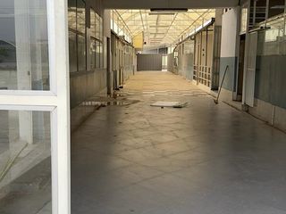 Foto 6 de SE ALQUILA Gran Local Comercial en avenida principal 2500 m2 LOS OLIVOS