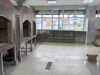 Foto 3 de SE ALQUILA Gran Local Comercial en avenida principal 2500 m2 LOS OLIVOS