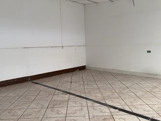 Foto 16 de SE ALQUILA Gran Local Comercial en avenida principal 2500 m2 LOS OLIVOS