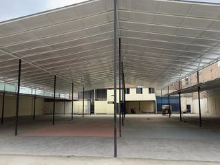 Foto 1 de SE ALQUILA Gran Local Comercial en avenida principal 2500 m2 LOS OLIVOS