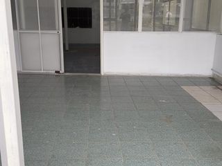 Foto 4 de SE ALQUILA Gran Local Comercial en avenida principal 2500 m2 LOS OLIVOS