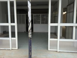 Foto 9 de SE ALQUILA Gran Local Comercial en avenida principal 2500 m2 LOS OLIVOS