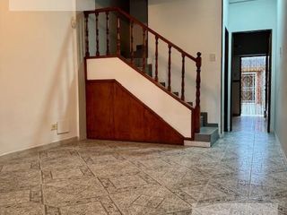 Foto 3 de Triplex de cuatro ambientes con patio y terraza en Lomas del Mirador!