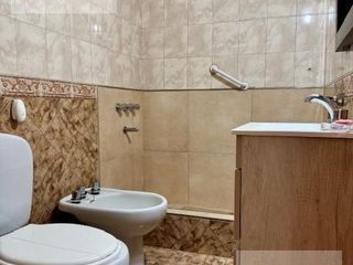 Foto 17 de Triplex de cuatro ambientes con patio y terraza en Lomas del Mirador!