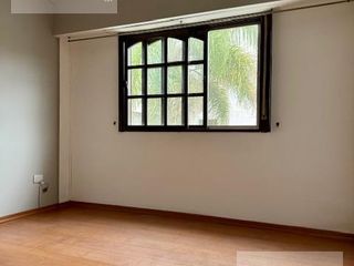 Foto 14 de Triplex de cuatro ambientes con patio y terraza en Lomas del Mirador!