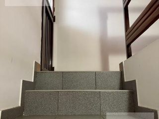 Foto 20 de Triplex de cuatro ambientes con patio y terraza en Lomas del Mirador!