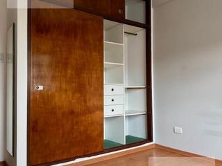 Foto 15 de Triplex de cuatro ambientes con patio y terraza en Lomas del Mirador!