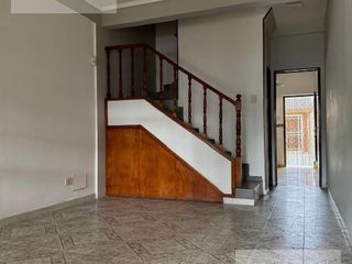 Foto 6 de Triplex de cuatro ambientes con patio y terraza en Lomas del Mirador!