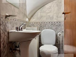 Foto 7 de Triplex de cuatro ambientes con patio y terraza en Lomas del Mirador!