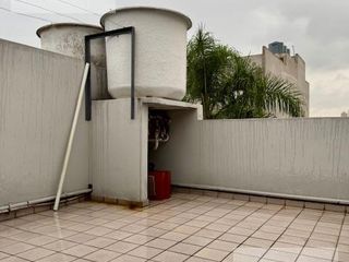 Foto 26 de Triplex de cuatro ambientes con patio y terraza en Lomas del Mirador!