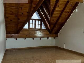 Foto 21 de Triplex de cuatro ambientes con patio y terraza en Lomas del Mirador!