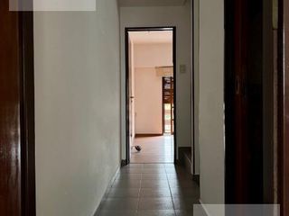 Foto 16 de Triplex de cuatro ambientes con patio y terraza en Lomas del Mirador!