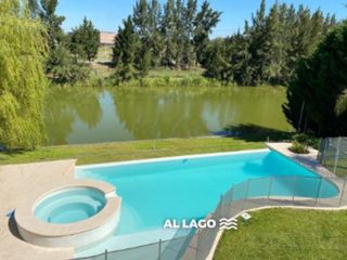 Foto 1 de Casa sobre lote a la laguna en venta en Barrancas del Lago