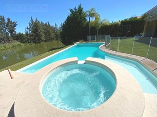 Foto 3 de Casa sobre lote a la laguna en venta en Barrancas del Lago