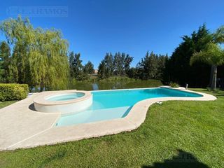 Foto 4 de Casa sobre lote a la laguna en venta en Barrancas del Lago