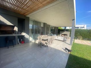 Foto 12 de Venta Casa en El Yacht
