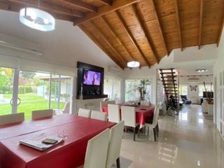 Foto 11 de Venta de casa 4 dormitorios con parque en Haras del Sur I, La Plata