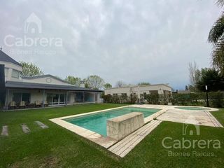 Foto 1 de Venta de casa 4 dormitorios con parque en Haras del Sur I, La Plata