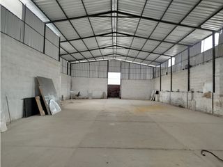 Foto 11 de Mitad del Mundo, Galpón en Renta, 690m2, 1 Ambiente