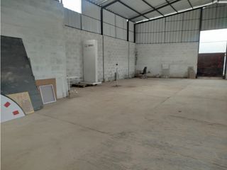 Foto 22 de Mitad del Mundo, Galpón en Renta, 690m2, 1 Ambiente