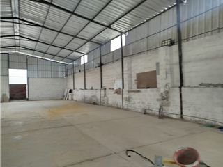 Foto 10 de Mitad del Mundo, Galpón en Renta, 690m2, 1 Ambiente