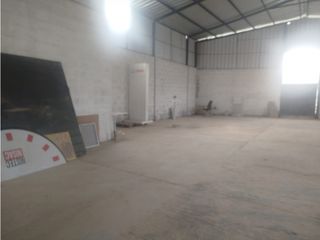 Foto 4 de Mitad del Mundo, Galpón en Renta, 690m2, 1 Ambiente