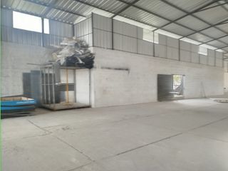 Foto 1 de Mitad del Mundo, Galpón en Renta, 690m2, 1 Ambiente