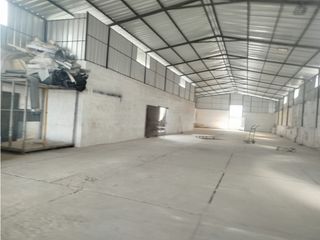 Foto 12 de Mitad del Mundo, Galpón en Renta, 690m2, 1 Ambiente