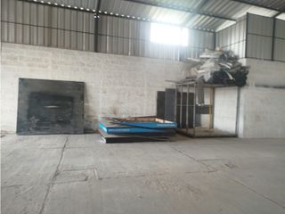 Foto 24 de Mitad del Mundo, Galpón en Renta, 690m2, 1 Ambiente