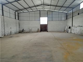 Foto 6 de Mitad del Mundo, Galpón en Renta, 690m2, 1 Ambiente