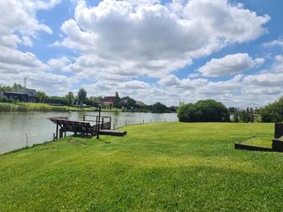 Foto 1 de Venta Casa a La Laguna 4 Amb c/Piscina en San Benito Villanueva Tigre