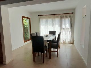 Foto 9 de Casa en venta en Quequén - Necochea - 4 ambientes con pileta