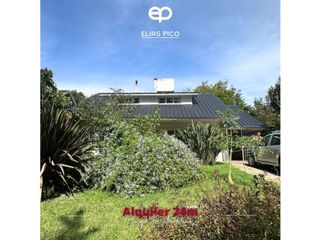 Foto 2 de Casa en alquiler en Bosque Peralta Ramos con pileta y quincho
