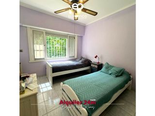 Foto 7 de Casa en alquiler en Bosque Peralta Ramos con pileta y quincho