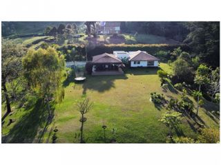 Foto 1 de Venta de Hermosa Casa Campestre Cerca del Aeropuerto