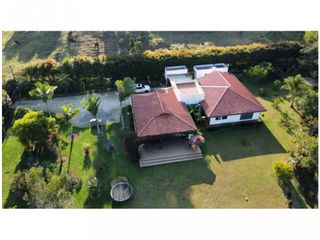 Foto 3 de Venta de Hermosa Casa Campestre Cerca del Aeropuerto
