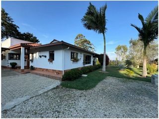 Foto 5 de Venta de Hermosa Casa Campestre Cerca del Aeropuerto