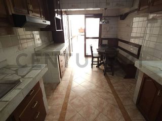 Foto 2 de ALQUILO LINDA CASA PARA FAMILIA /  O OFICINAS ADMINISTRATIVAS A PUERTAS CERRADAS