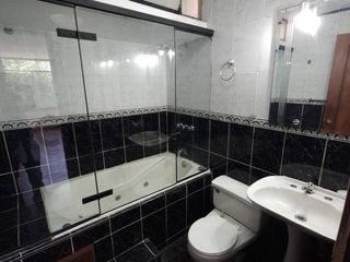 Foto 1 de ALQUILO LINDA CASA PARA FAMILIA /  O OFICINAS ADMINISTRATIVAS A PUERTAS CERRADAS
