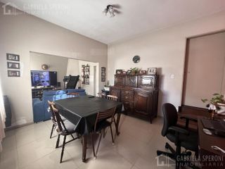 Foto 2 de CASA PH 3 ambientes VENTA Banfield