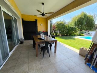 Foto 32 de VENTA DE CASA 7 AMBIENTES A LA LAGUNA CASTORES NORDELTA