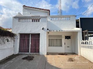 Foto 1 de Casa en venta 2 dormitorios - Av. Caraffa 786 - Villa Cabrera.