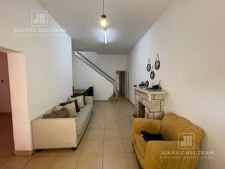 Foto 2 de Casa en venta 2 dormitorios - Av. Caraffa 786 - Villa Cabrera.
