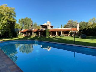 Foto 1 de Casa en  alquiler en Chacras de Coria