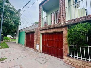 Foto 1 de Casa en venta - 3 Dormitorios 2 Baños - Cocheras - 250Mts2 - Córdoba