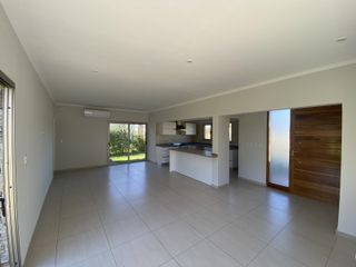 Foto 8 de Casa de 3 dormitorios en alquiler en La Castilla Club de Campo